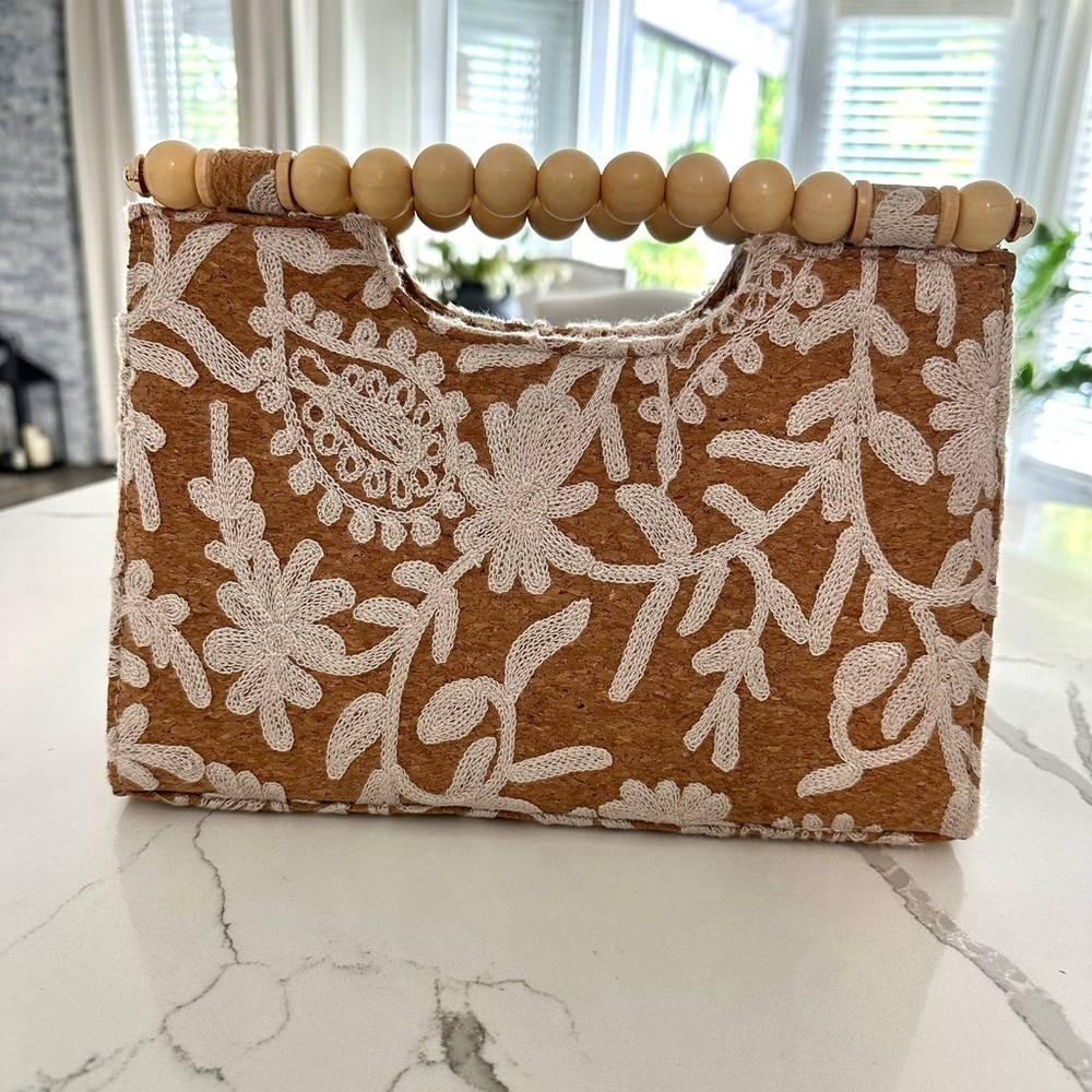 Haule Hippie embroidered canvas vacation bag white tan